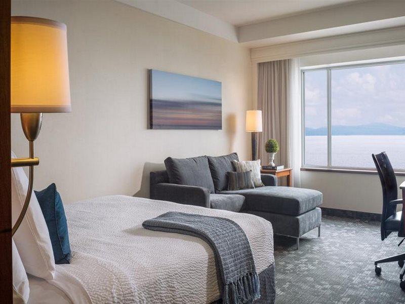 Courtyard Burlington Harbor Hotel Luaran gambar