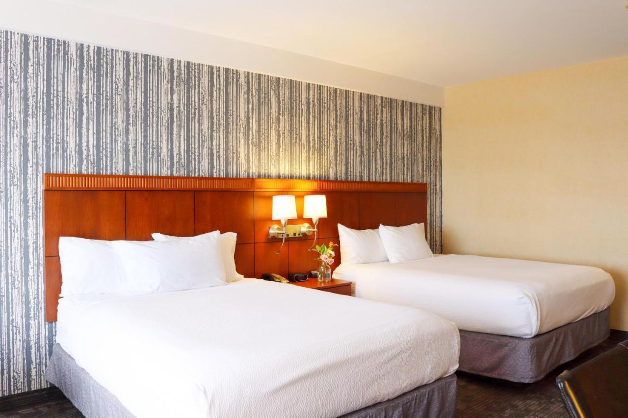 Courtyard Burlington Harbor Hotel Luaran gambar