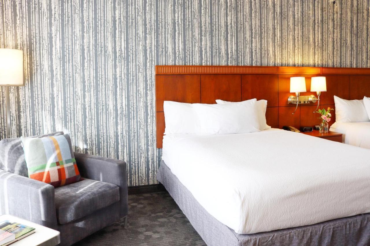 Courtyard Burlington Harbor Hotel Luaran gambar
