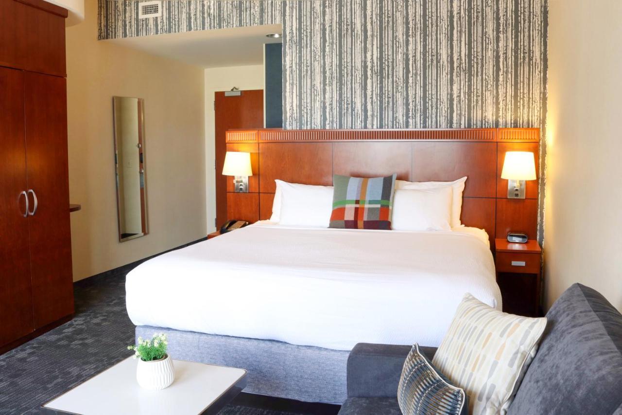 Courtyard Burlington Harbor Hotel Luaran gambar
