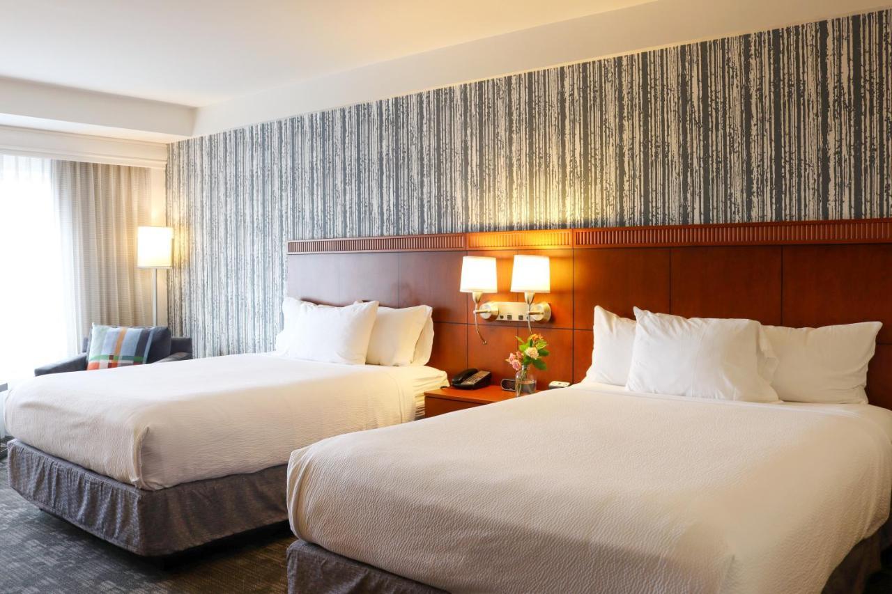 Courtyard Burlington Harbor Hotel Luaran gambar