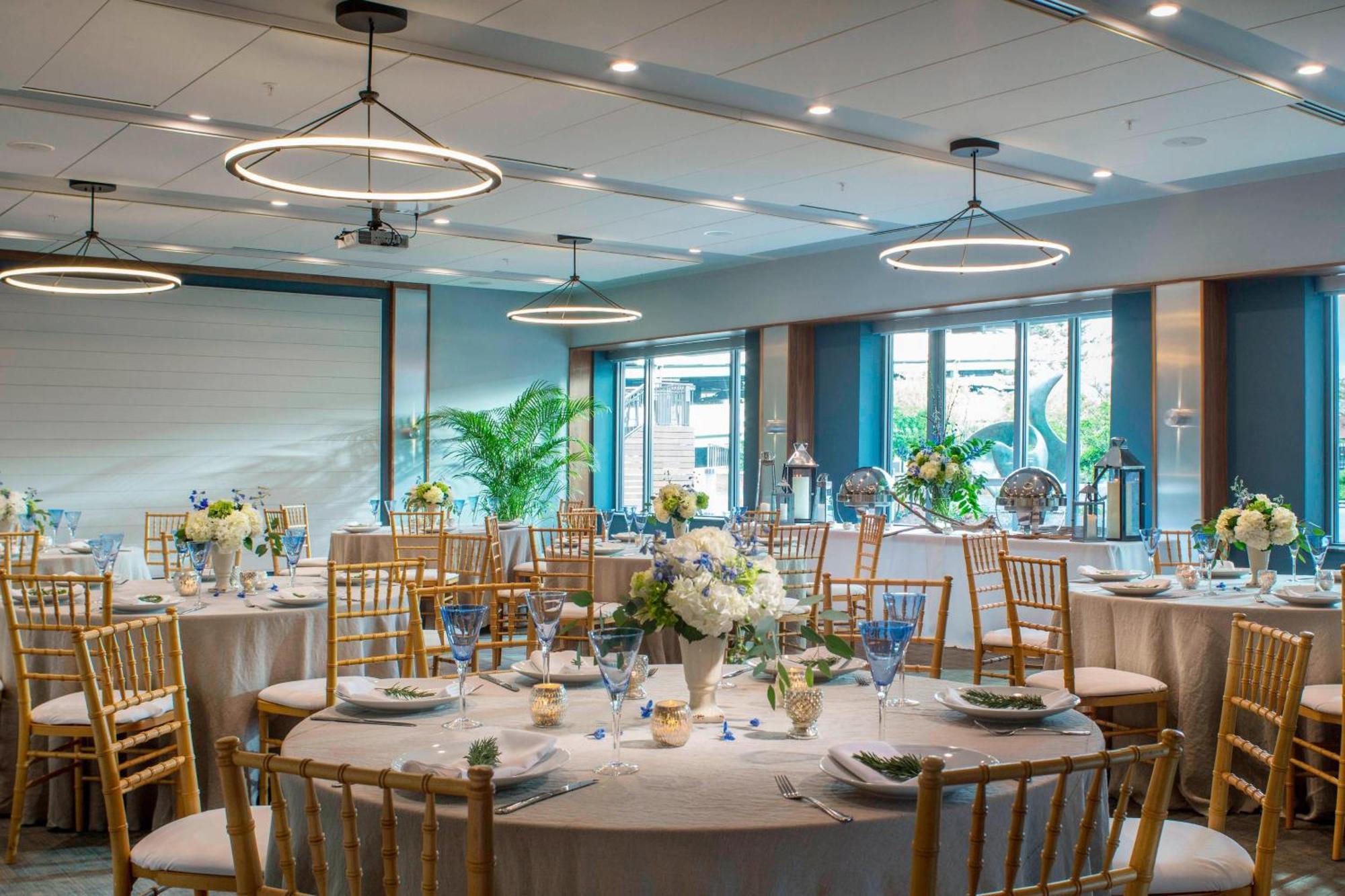 Courtyard Burlington Harbor Hotel Luaran gambar