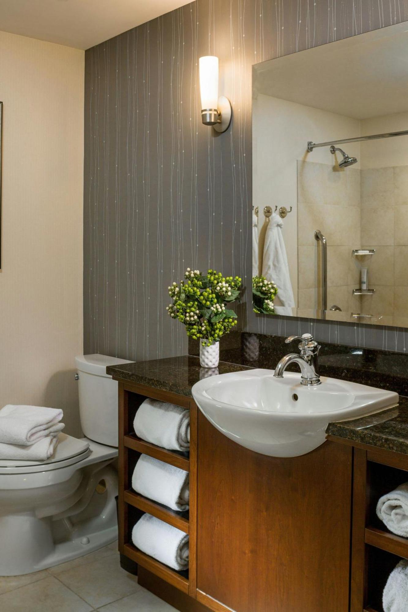 Courtyard Burlington Harbor Hotel Luaran gambar