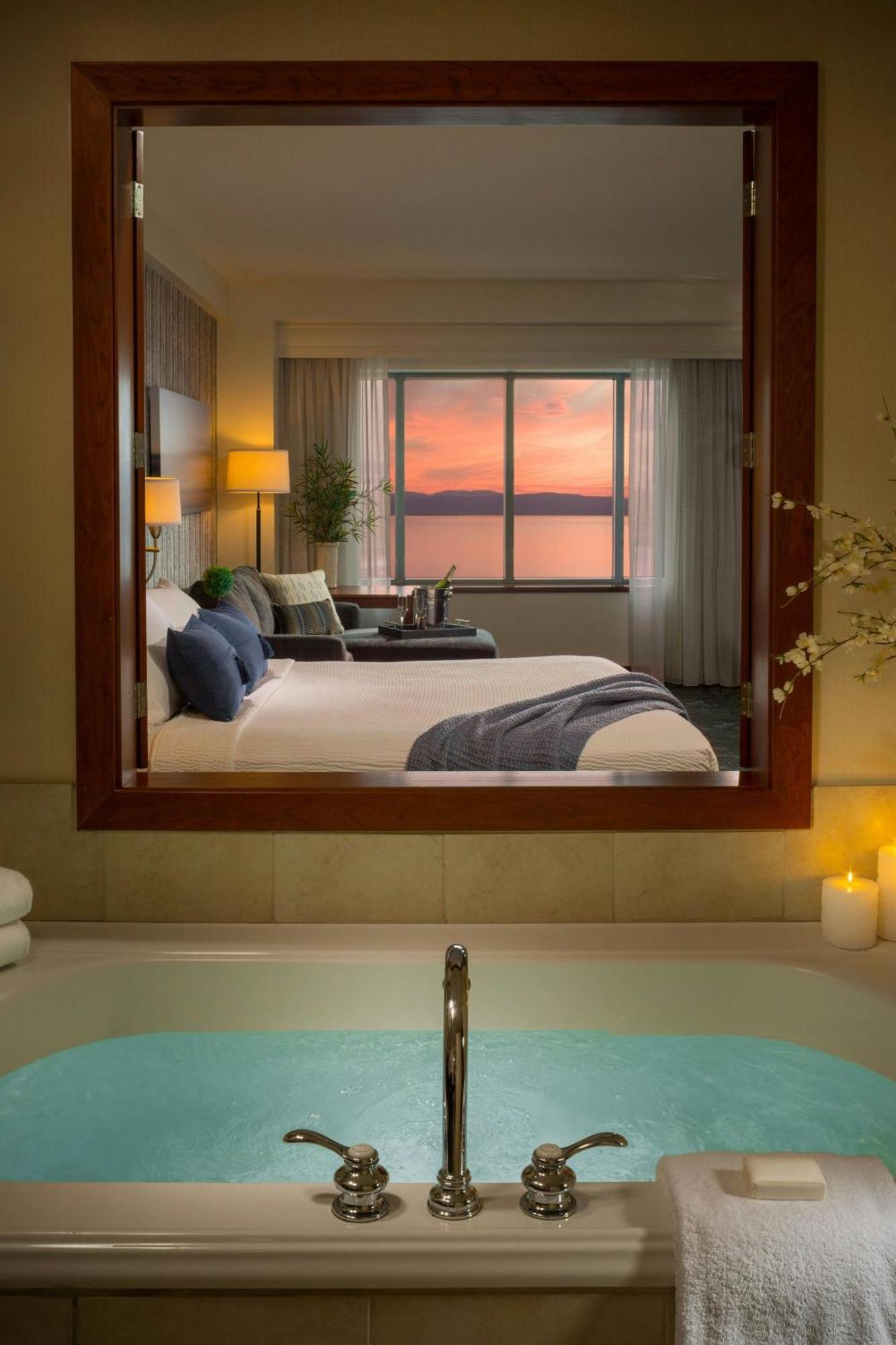 Courtyard Burlington Harbor Hotel Luaran gambar