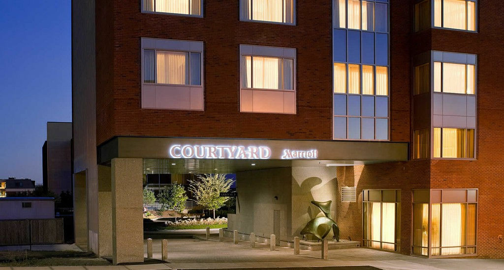 Courtyard Burlington Harbor Hotel Luaran gambar